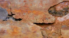 Close-up van sterk verweerd roestig metalen oppervlak