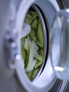 close-up wasmachine gevuld met water